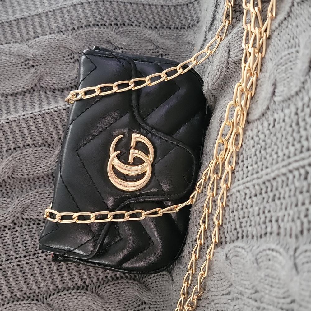 QUILTED CROSSBODY BLACK GOLD CHAIN COIN PURSE NWOT